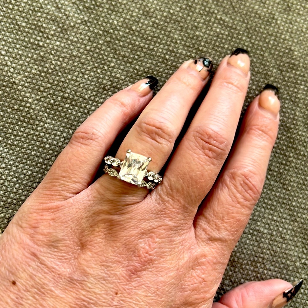Ring - Picture 3 of 3